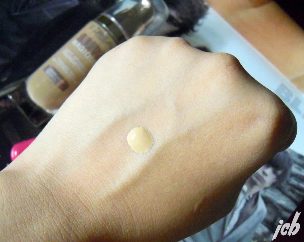 L'Oreal Lumi Magique Foundation in shade D/W3 Gold Linen