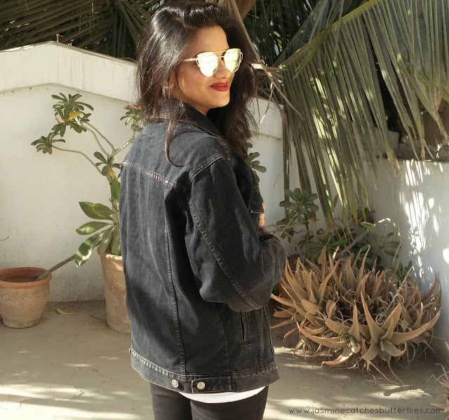 Zaful Metal Bar Golden Frame Pilot Sunglasses Paired With Black Denim Jacket