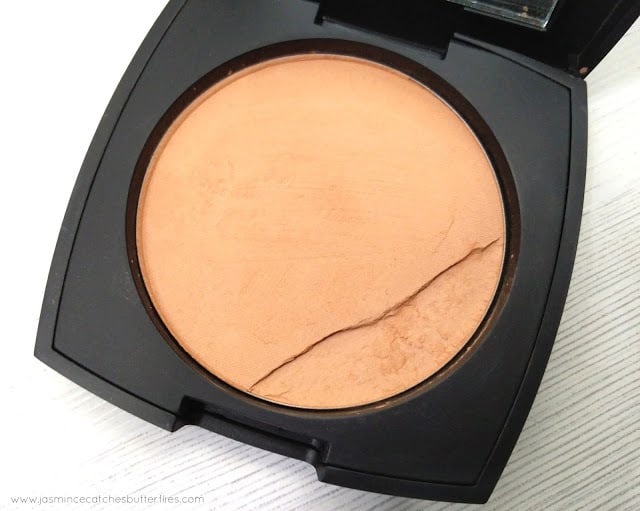 Masarrat Misbah Silk Pressed Powder in Deep Honey